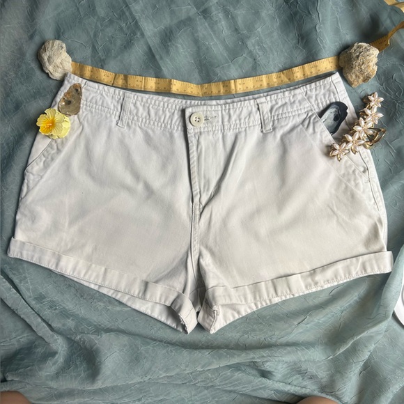 Old Navy Pants - Old Navy Women's White Cuffed Chino Shorts